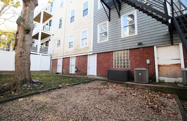 Building Photo - 296 W 3rd St