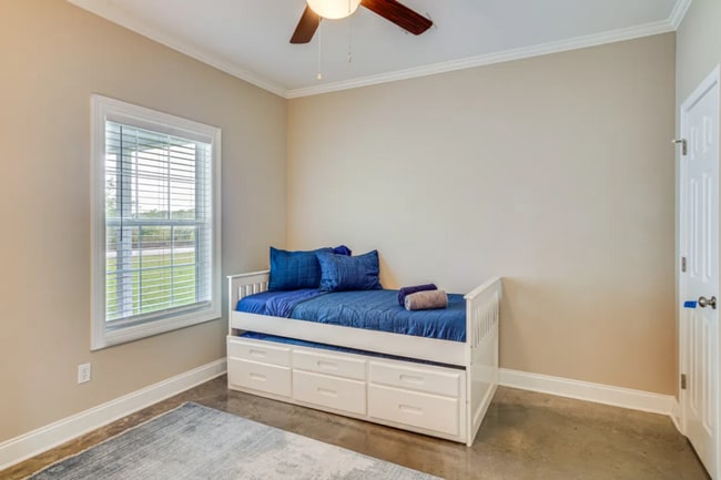 Building Photo - FOR RENT in Crowley!