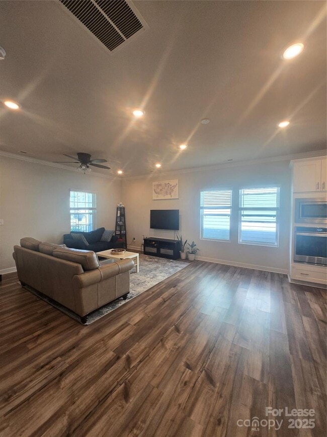 Building Photo - 340 Cranford Dr