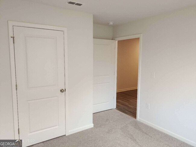 Building Photo - 556 Pemberton St
