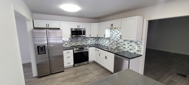 Building Photo - 996 Hawthorne Dr