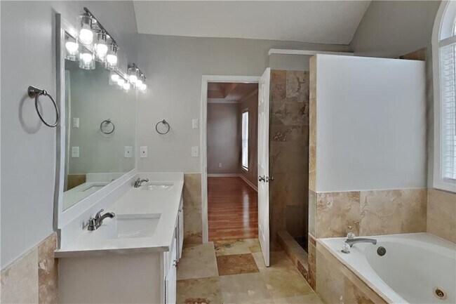 Building Photo - 2882 Manor Glen Ln NW