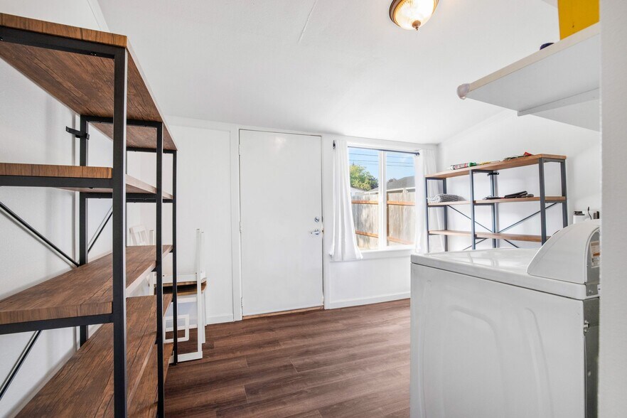 Building Photo - 4116 S Thompson Ave