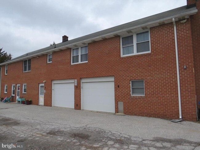 Building Photo - 1412 Fairmount Rd