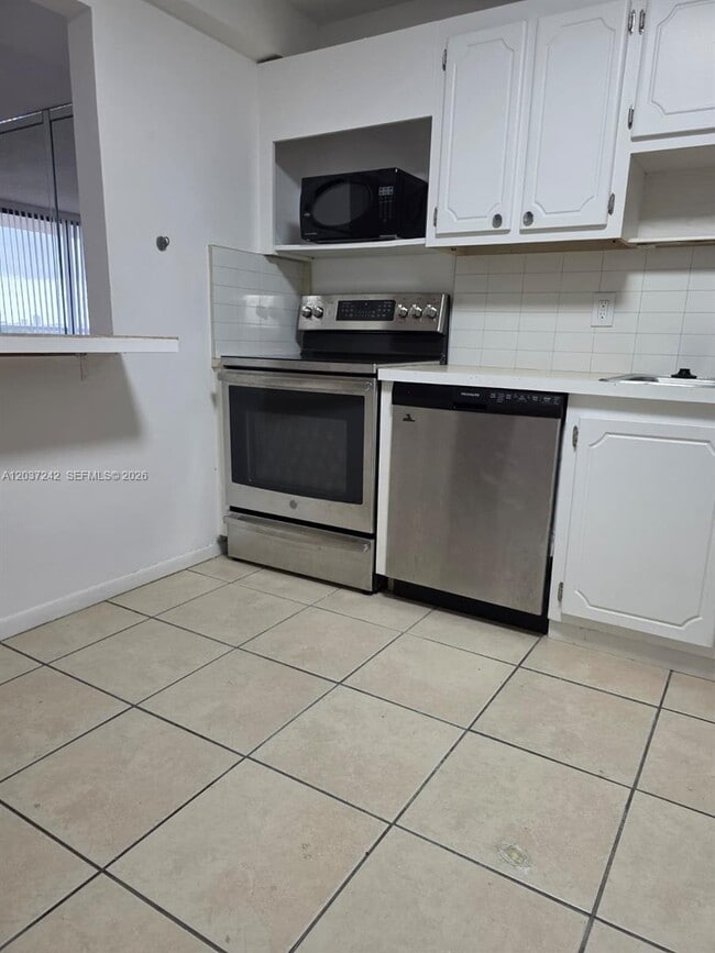 Building Photo - 13499 Biscayne Blvd
