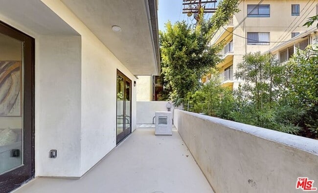 Building Photo - 1070 S Bedford St