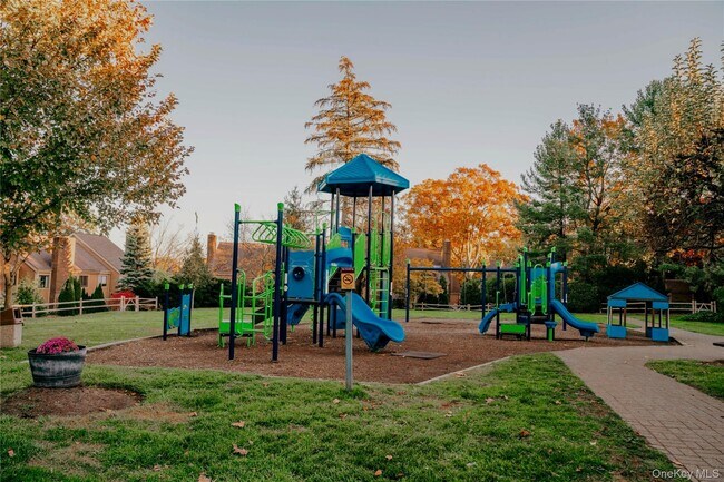 Building Photo - 10 Bayberry Ln