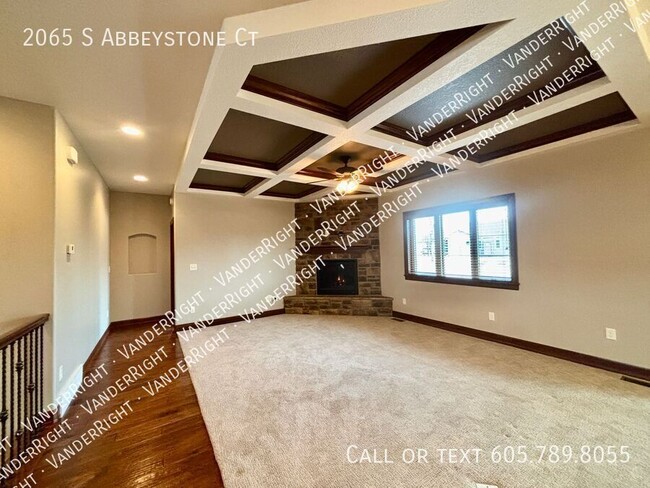 Primary Photo - Gorgeous Executive 5 Bedroom 3 Bathroom Ho...