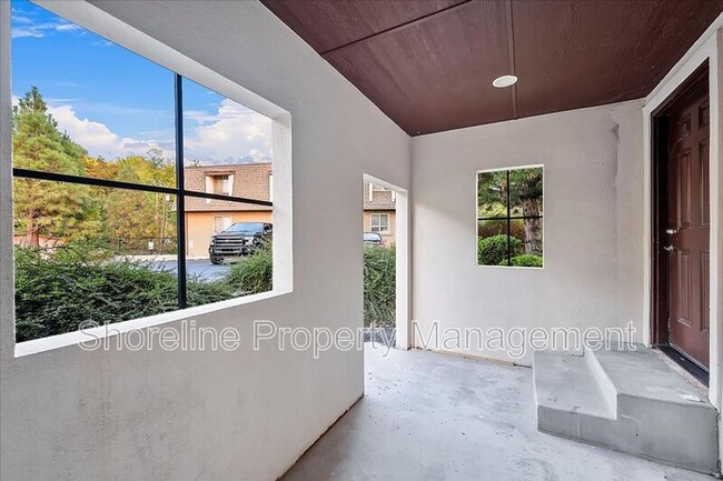 Building Photo - 2111 Brittany Ln
