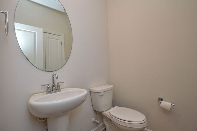 Building Photo - Like New All Brick Home in Mint Hill!