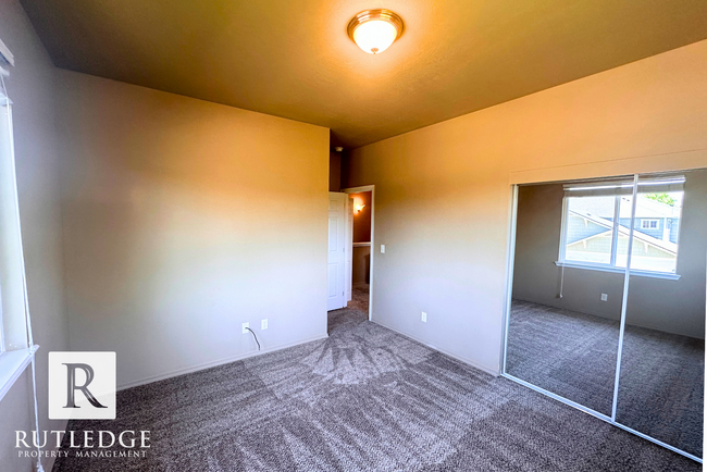 Building Photo - STUNNING 3 Bed/2.5 Bath House in Medford