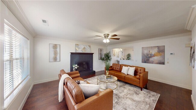 Building Photo - 2711 W Bishop Dr