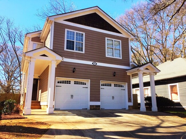 Building Photo - 190 Hutchinson St NE