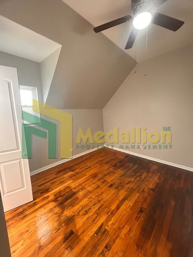 Building Photo - 4700 W Monroe St