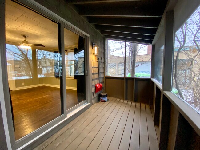 Building Photo - Oakley