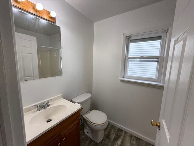 Building Photo - 49 Amm St