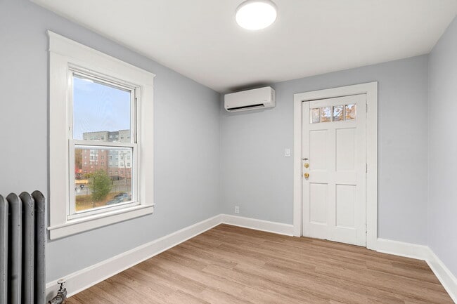 Building Photo - 1281 Middlesex St