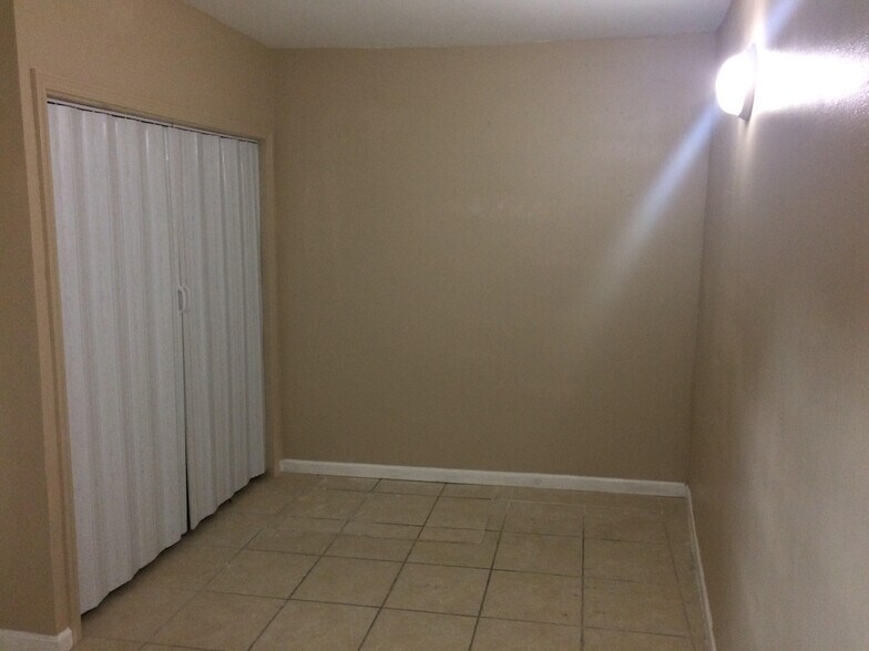 Building Photo - 1569 Athis St