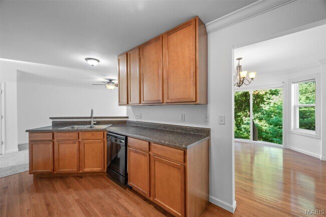 Building Photo - 499 Parkgate Dr
