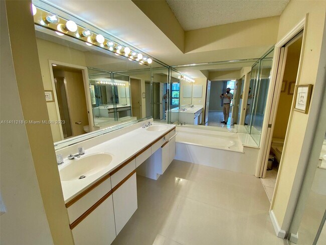 Building Photo - 3530 Mystic Pointe Dr