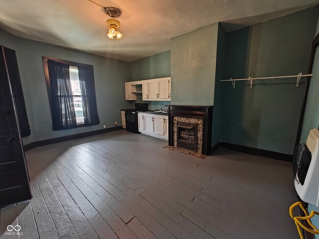 Building Photo - 392 W Broadway St