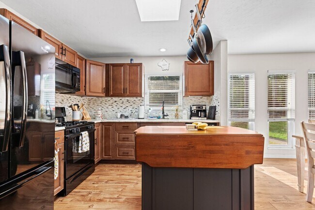 Building Photo - Beautifully updated 3 bedroom 2 bath home in Valwood