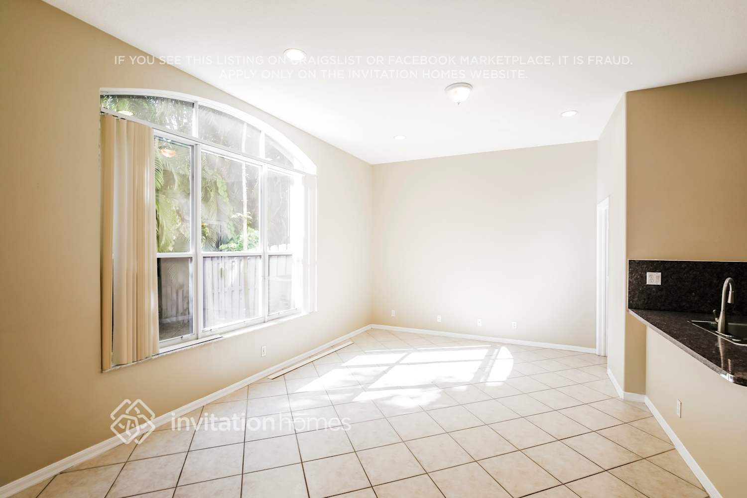 Building Photo - 4928 SW 38th Way