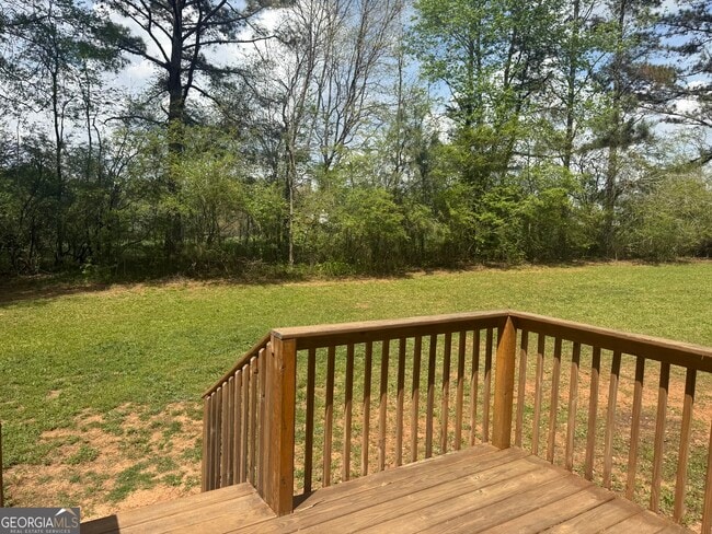 Building Photo - 1160 Happy Hollow Rd