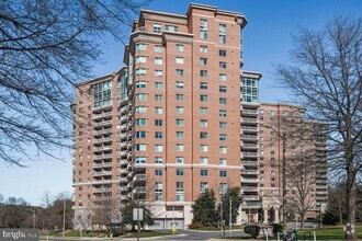 Building Photo - 3101 N Hampton Dr