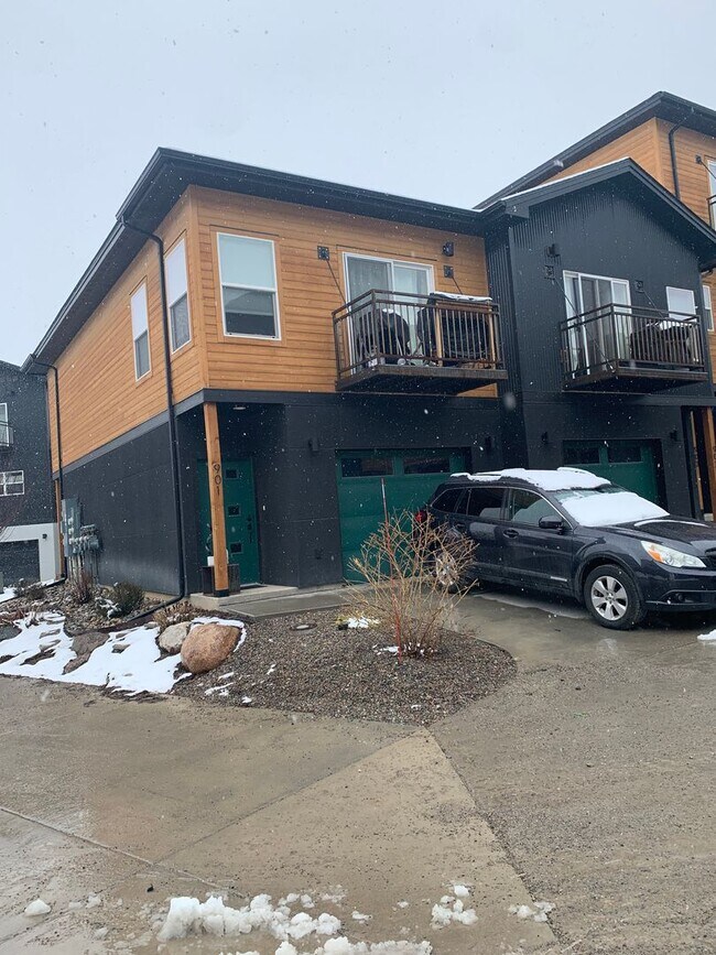 Building Photo - 220 Metz Ln