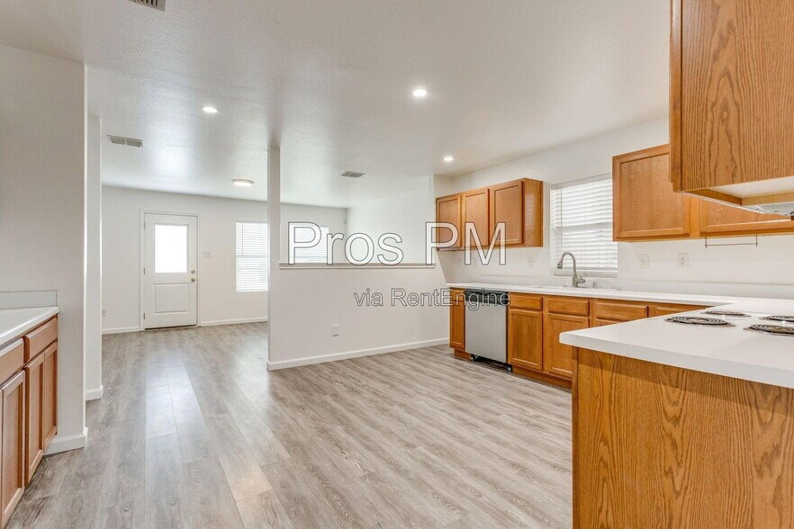 Building Photo - 1616 Diamond Lake Trail