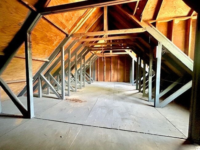Building Photo - 3902 Lakeview Dr NW