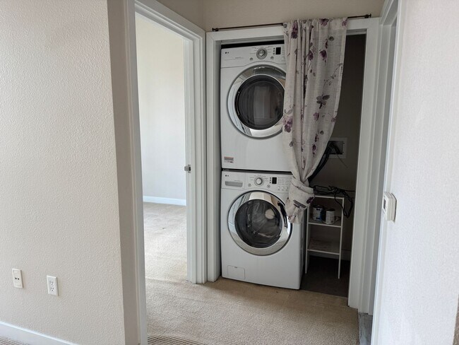 Building Photo - Modern 1-Bedroom Condo in the historic Gar...