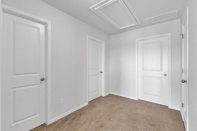 Building Photo - 223 Clearlake Dr