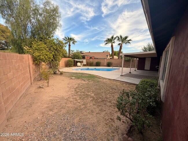 Building Photo - 16015 N 47th Dr