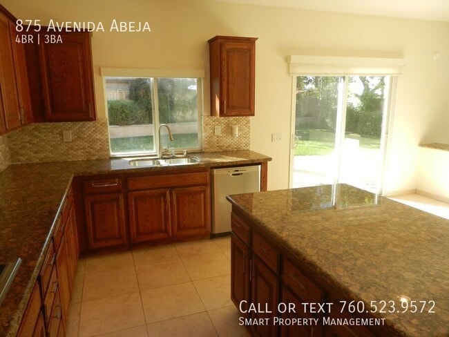 Building Photo - 875 Avenida Abeja