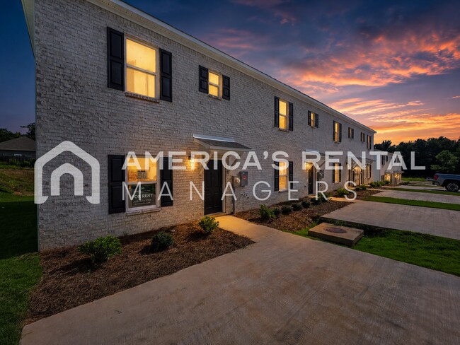 Building Photo - New Construction Townhome for Rent in Clanton, AL!