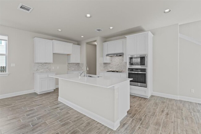 Building Photo - 205 Riverhill Cv