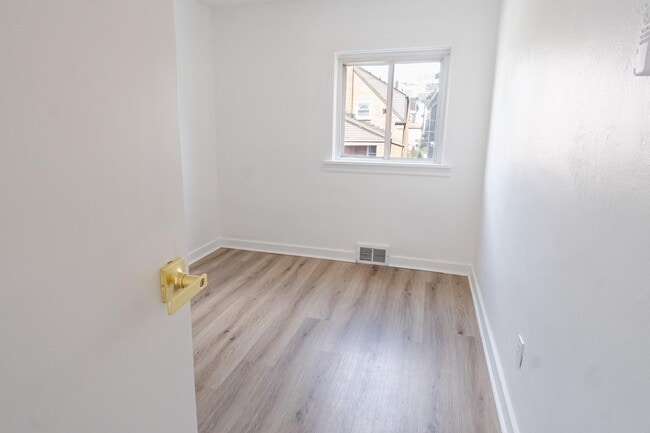 Building Photo - 448 Eureka St