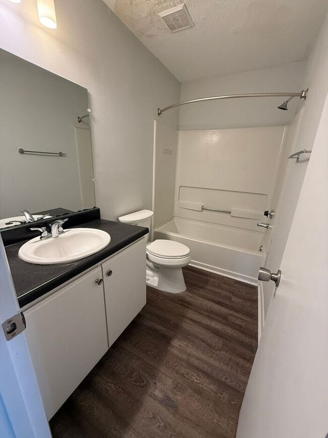 Building Photo - Move In Now & Save – Limited Availability at $1,399! Collegeview Apartments! Updated 2 Bed 2 Bath...