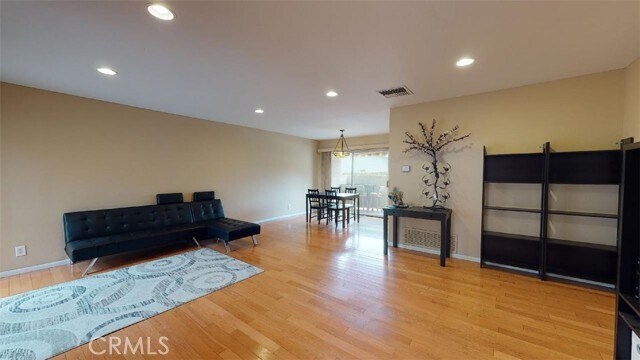 Building Photo - 504 W Huntington Dr
