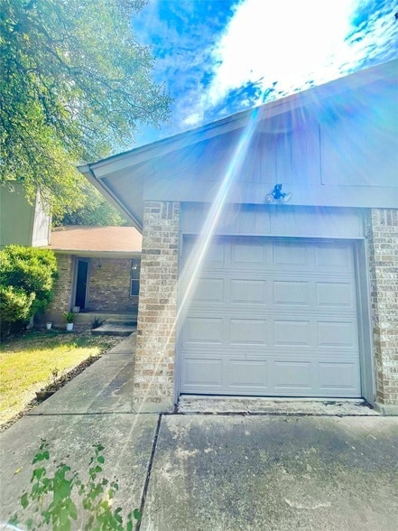 Building Photo - 7103 Woodhue Ct