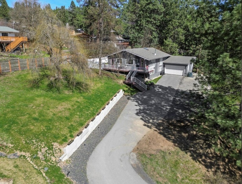 Building Photo - 2585 Lilly Dr