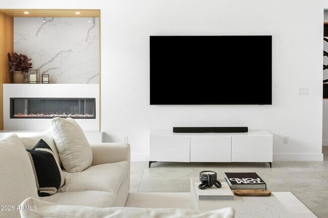 Building Photo - 4002 N 33rd Pl