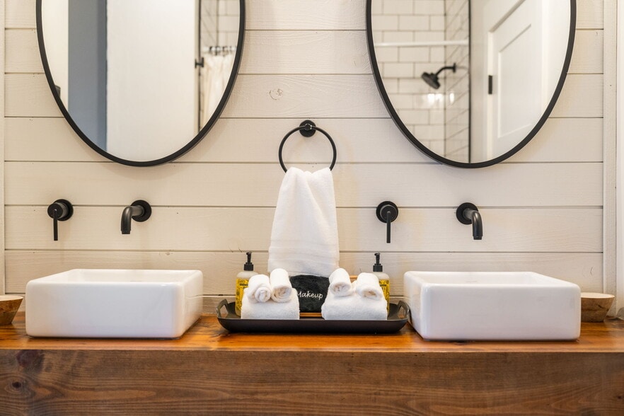 Building Photo - 1545 NW 5th St