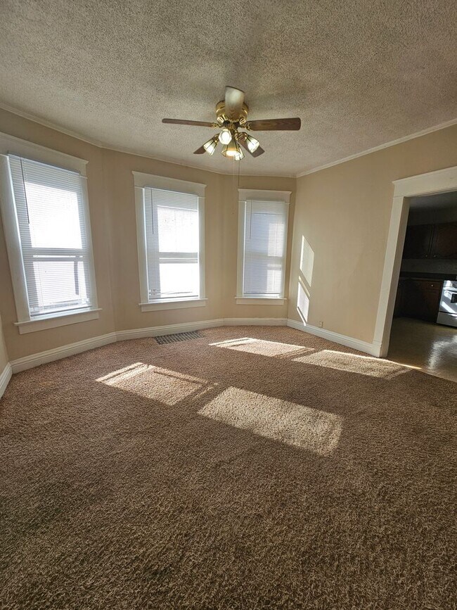 Building Photo - 349 10th St