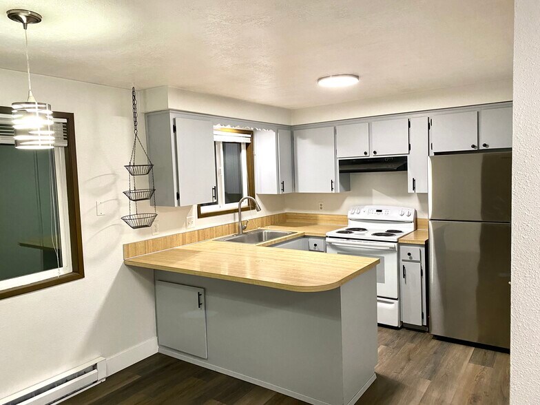 Building Photo - 3238 Lyon St SE