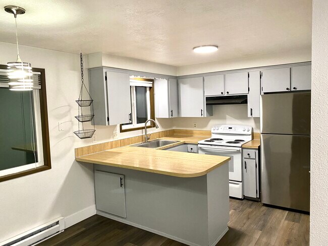 Building Photo - 3238 Lyon St SE