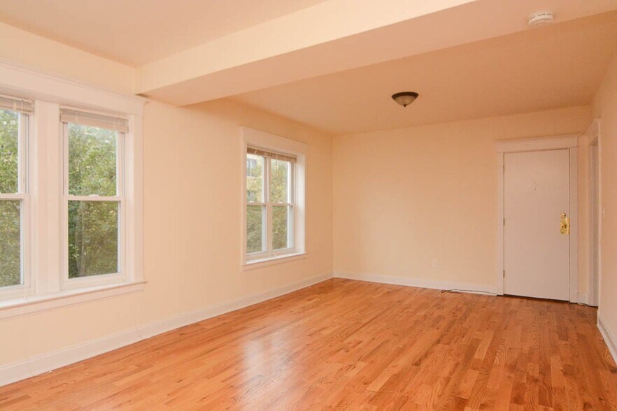 Building Photo - 3211 W Pierce Ave