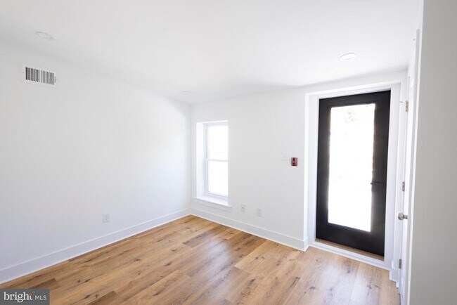 Building Photo - 3704 Midvale Ave